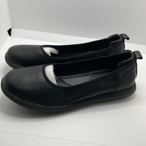 NEW!!  Comfy Casual black flats (fits smaller than 10, probably 9.5-10)